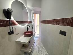 VICTORIA SUITES