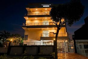 Super Townhouse Noida Sector 70