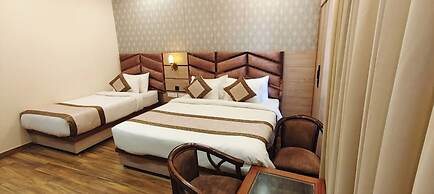 Hotel Mantavya Varanasi