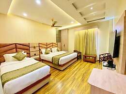 Hotel Mantavya Varanasi