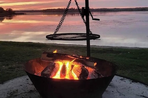 Spacious 4-season Cabin With Lakefront Views in Silver Sands
