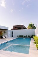 Mountain and Pool Modern Apartment