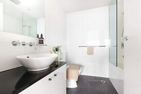 A Comfy & Spacious 2BR Apt Harbour View