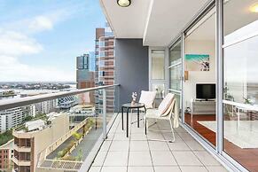 A Comfy & Spacious 2BR Apt Harbour View