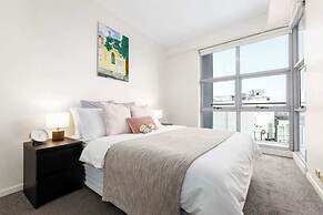 A Comfy & Spacious 2BR Apt Harbour View