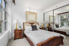 Bright & Spacious Stay for 6 Near Darling Harbour