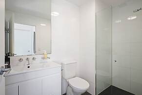 Stylish 2BR Apt Overlooking Darling Harbour