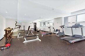 Stylish 2BR Apt Overlooking Darling Harbour