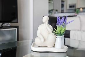 Cozy 2BR Apartment Steps From Darling Harbour