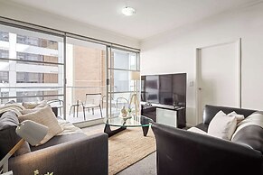 Cozy 2BR Apartment Steps From Darling Harbour