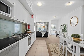 Spacious Modern Apt for 6, Next to Darling Harbour