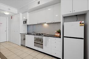 Spacious Modern Apt for 6, Next to Darling Harbour
