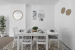Spacious Modern Apt for 6, Next to Darling Harbour