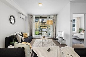 Spacious Modern Apt for 6, Next to Darling Harbour