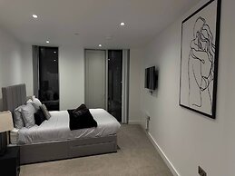 Luxurious 2 bed City View Apartment