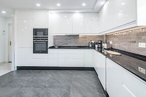 Bb.b5 - Spacious Apartment With Amazing View