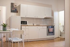 Urban Haven 1BR With 1LR Downtown