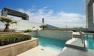 LUX The JLT Gold Crest Suite