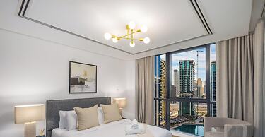 LUX The JLT Gold Crest Suite