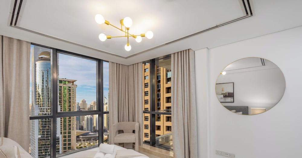 LUX The JLT Gold Crest Suite