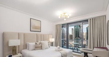 LUX The JLT Gold Crest Suite