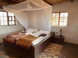 Eningu Kalahari Lodge cc