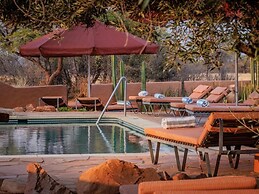 Eningu Kalahari Lodge cc