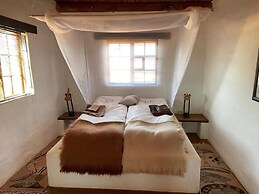 Eningu Kalahari Lodge cc