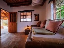 Eningu Kalahari Lodge cc