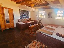 Eningu Kalahari Lodge cc