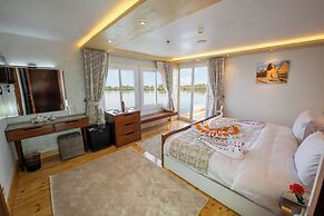 Dahabiya Azhar II Luxury Cruise