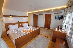 Dahabiya Azhar II Luxury Cruise