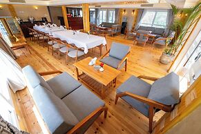 Dahabiya Azhar II Luxury Cruise