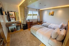Dahabiya Azhar II Luxury Cruise