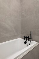 Modern & Central 2 BR Ensuite Retreat
