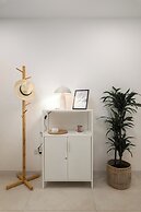 Modern & Central 2 BR Ensuite Retreat