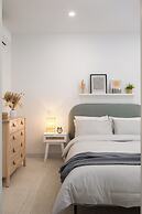 Modern & Central 2 BR Ensuite Retreat