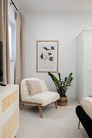 Modern & Central 2 BR Ensuite Retreat