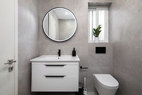 Modern & Central 2 BR Ensuite Retreat