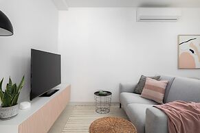 Modern & Central 2 BR Ensuite Retreat