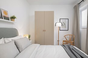 Modern & Central 2 BR Ensuite Retreat