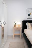Modern & Central 2 BR Ensuite Retreat