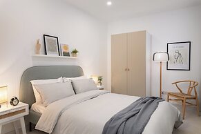 Modern & Central 2 BR Ensuite Retreat