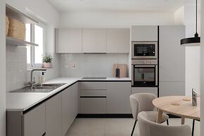 Modern & Central 2 BR Ensuite Retreat