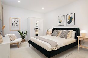 Modern & Central 2 BR Ensuite Retreat