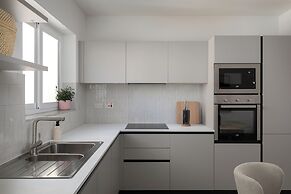 Modern & Central 2 BR Ensuite Retreat