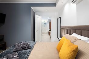 Modern 1BD Maisonette & Private BackYard