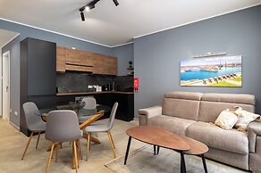 Modern 1BD Maisonette & Private BackYard