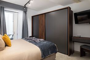 Modern 1BD Maisonette & Private BackYard
