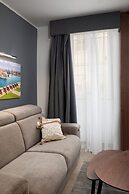 Modern 1BD Maisonette & Private BackYard